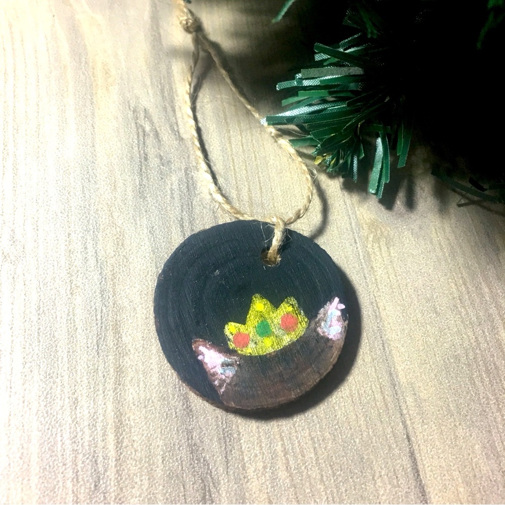 Brown cat with crown small wooden ornament hand painted round wood slice